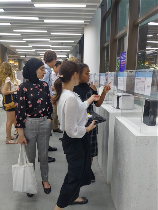 牛津大學(xué)劍橋大學(xué)的師生一行到訪壹零壹工業(yè)設(shè)計(jì)公司總部