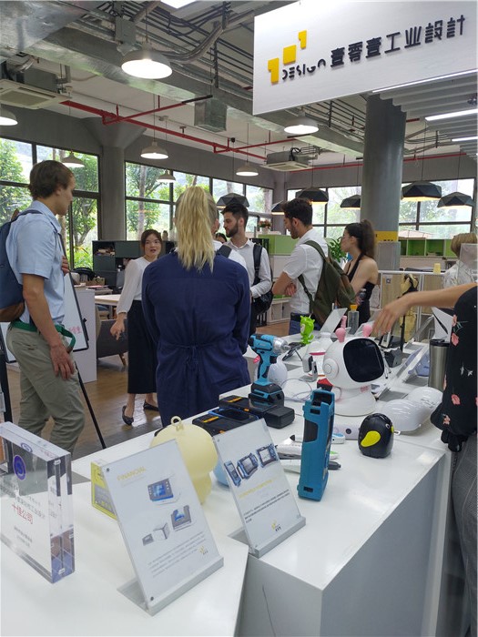牛津大學(xué)劍橋大學(xué)的師生一行到訪壹零壹工業(yè)設(shè)計(jì)公司總部