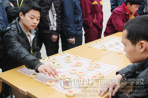 成都萬通汽修學(xué)校 自信是打敗對(duì)手的更好棋子