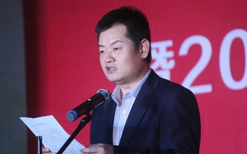 李校長(zhǎng)為晚會(huì)致詞