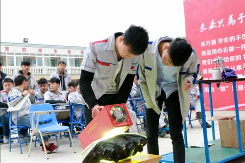 學(xué)生實(shí)際上手進(jìn)行操作