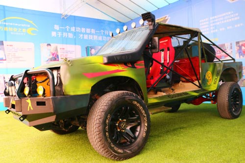 成都萬通改裝酷車齊齊亮相校園文化節(jié)