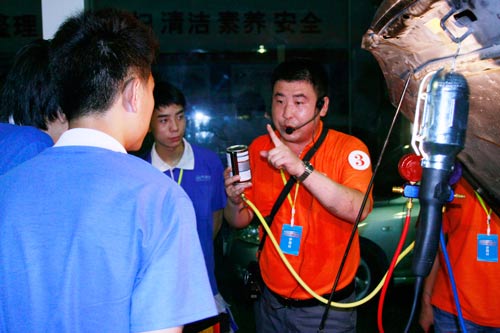 沉浸在教學(xué)能力比賽中的馬春偉老師