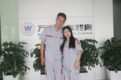 錢(qián)紅強(qiáng)與田維梅夫妻倆合影