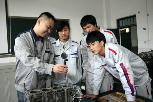 成都萬通學(xué)子正專心上課