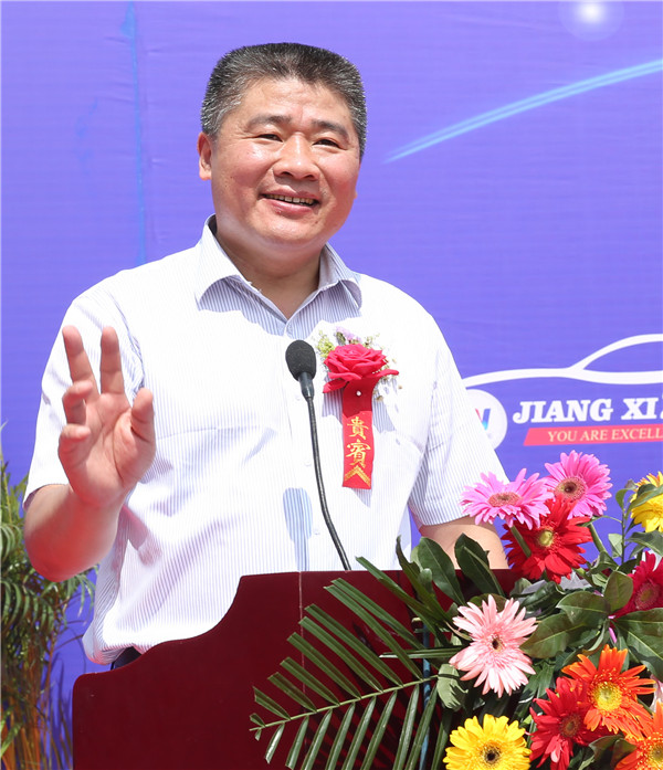 新華教育集團(tuán)汽車事業(yè)部總經(jīng)理兼駕訓(xùn)事業(yè)部總經(jīng)理陶青發(fā)言