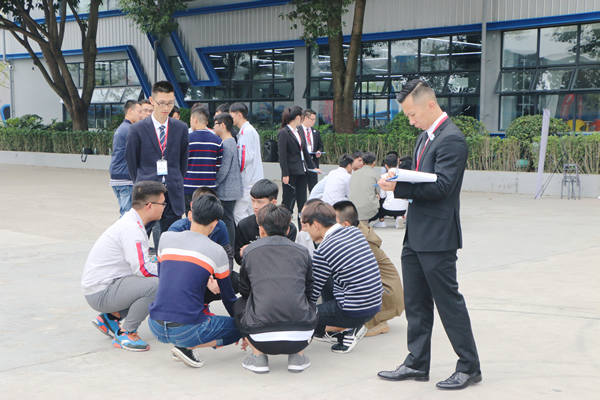 學(xué)員正在開展激烈考核