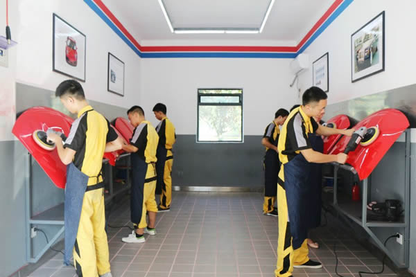 萬通學(xué)子漆面護理技巧練習(xí)