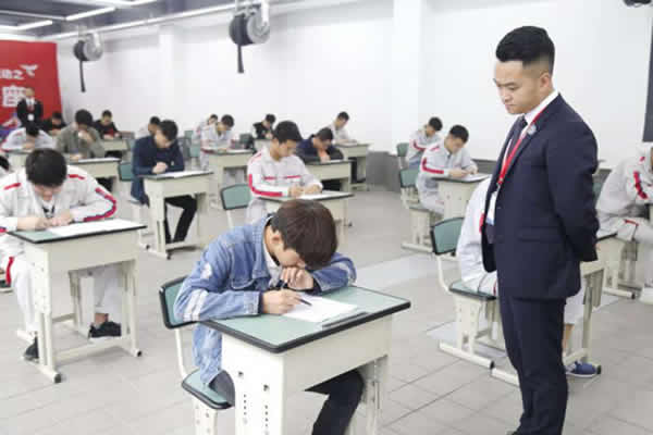 店長(zhǎng)班人才選拔考核現(xiàn)場(chǎng)