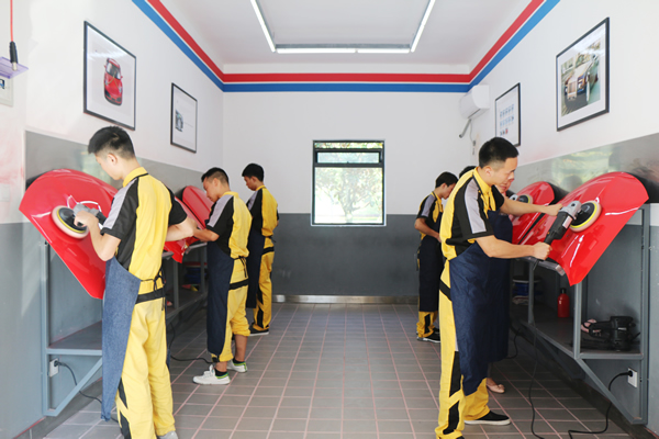 萬通學子實訓實戰(zhàn)學汽車技術(shù)