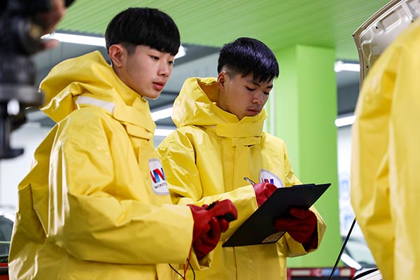 成都萬通新能源專業(yè)火熱招生中
