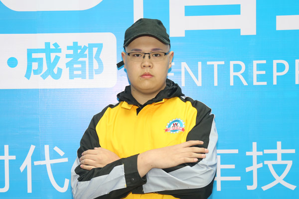 萬通學(xué)子張毅對未來充滿信心