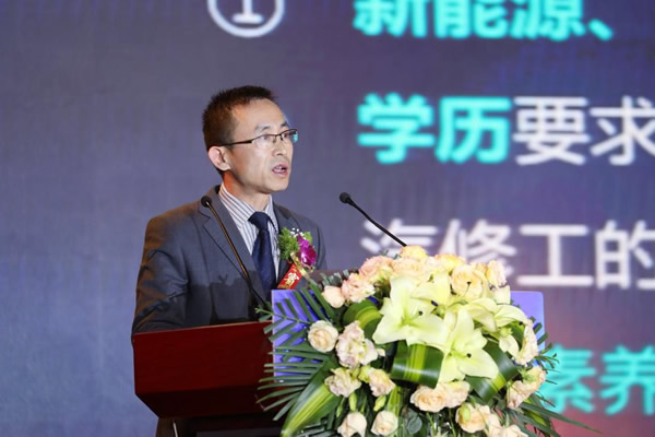 新華教育集團(tuán)創(chuàng)就業(yè)部部長于佳彪分享萬通汽車教育創(chuàng)就業(yè)成果