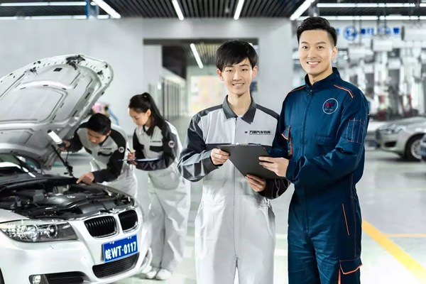 成都萬通汽車學(xué)校